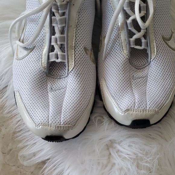 Vtg Nike Shox  Women's White and Gold  Athletic Shoes Size 10 - Picture 2 of 16